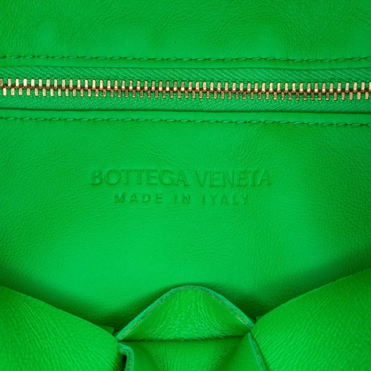 Bottega Veneta Hobo bags 2012-2023 Nappa Intrecciato Fringed Cassette Cross in groen