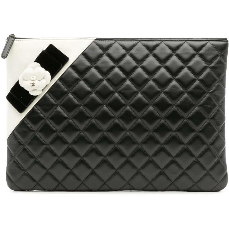 Chanel Pochette Large Quilted Lambskin Camellia O Case Clutch schwarz