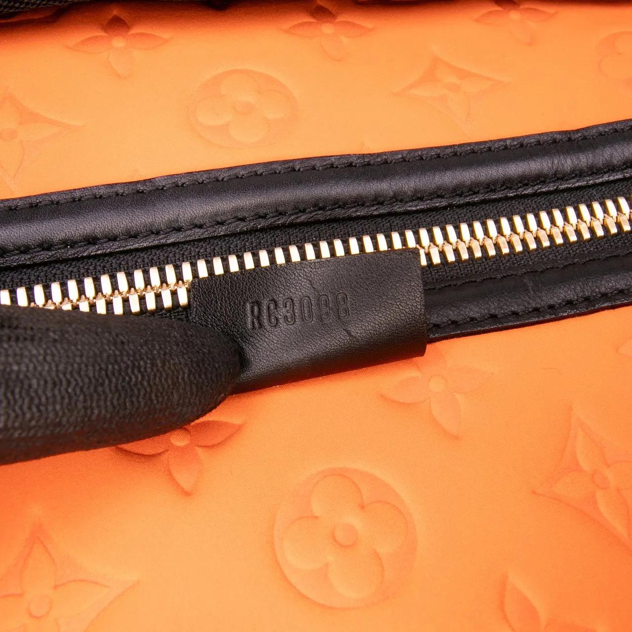 Thumbnail - Louis Vuitton Shopper - Monogram Embossed Neoprene Scuba MM - Gr. unisize - in Orange - für Damen