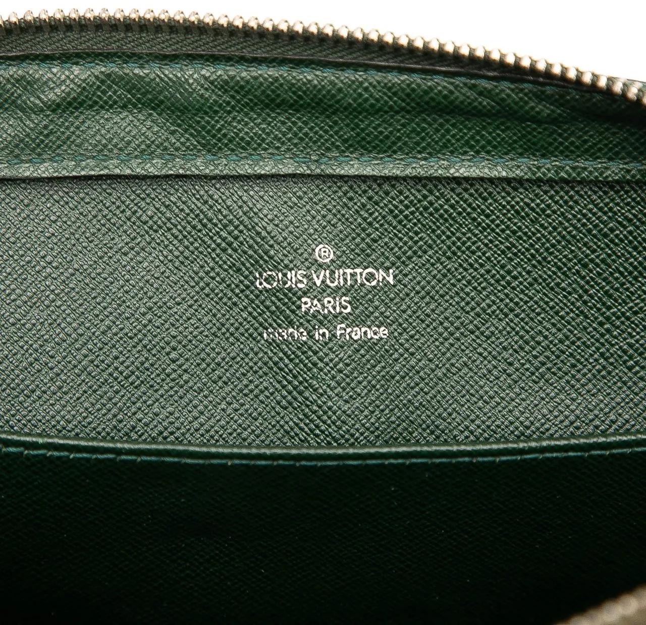 Thumbnail - Louis Vuitton Clutches - Taiga Pochette Baikal - Gr. unisize - in Grün - für Damen