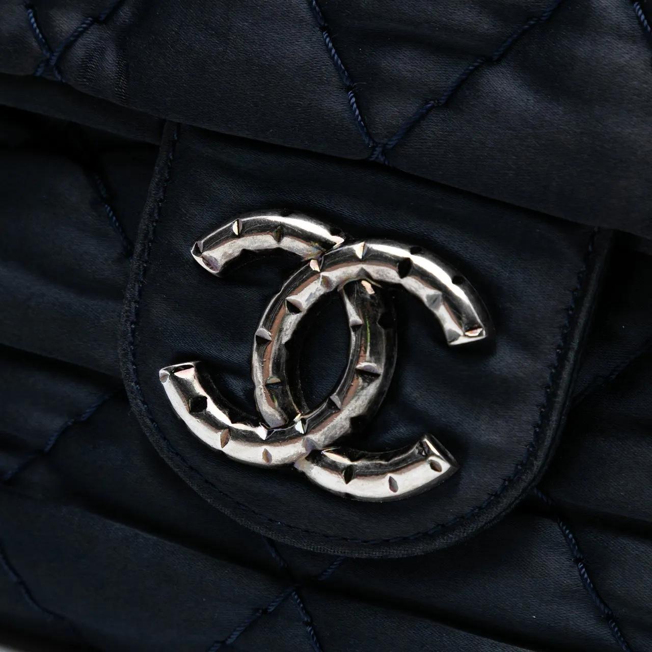 Thumbnail - Chanel Hobo Bags - Extra Large CC Quilted Satin Single Flap - Gr. unisize - in Blau - für Damen