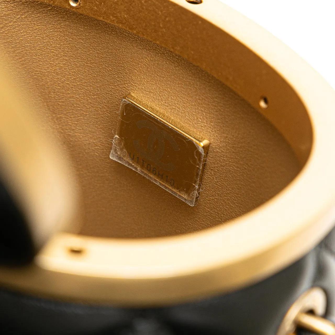 Thumbnail - Chanel Hobo Bags - 2021-2024 Mini Lambskin Crown Box Bag - Gr. unisize - in Schwarz - für Damen