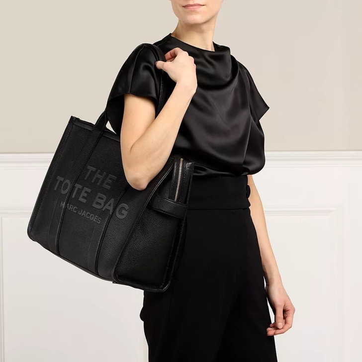 Marc Jacobs Black Leather Bag  Leather handbags, Black leather bags,  Leather
