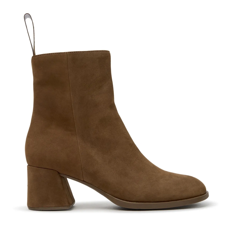 Camper Stiefel Der neue feminine Absatzschuh für den Alltag ist i mittel-braun