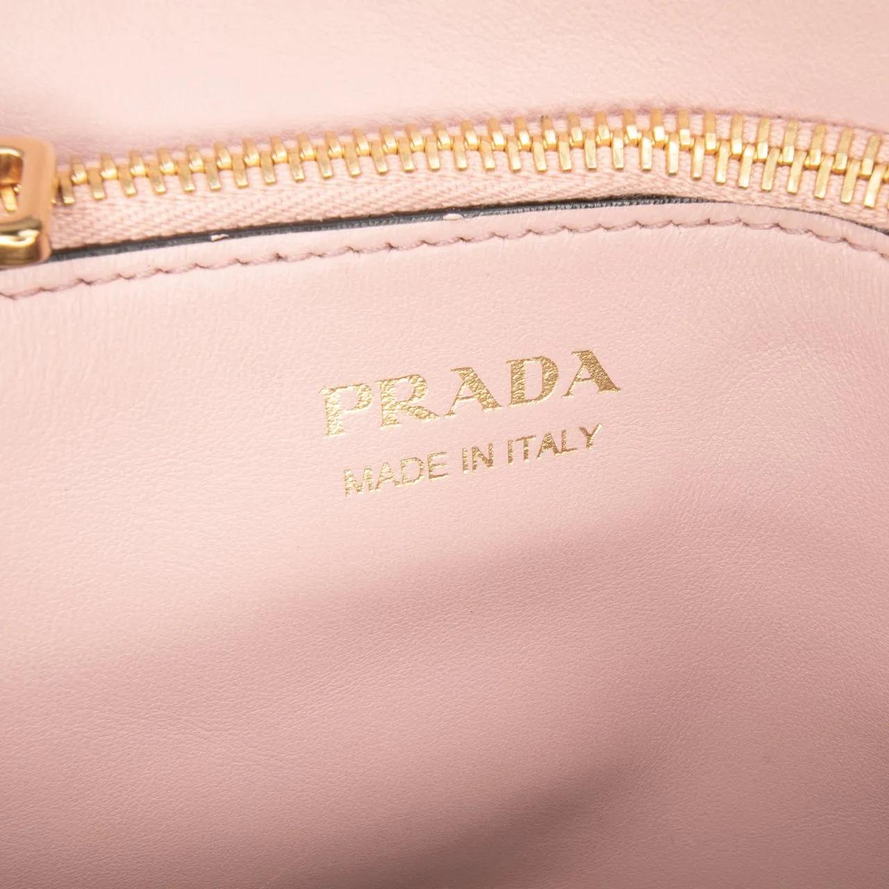 Thumbnail - Prada Hobo Bags - Small Saffiano Cuir Monochrome Top Handle Tote - Gr. unisize - in Gold - für Damen