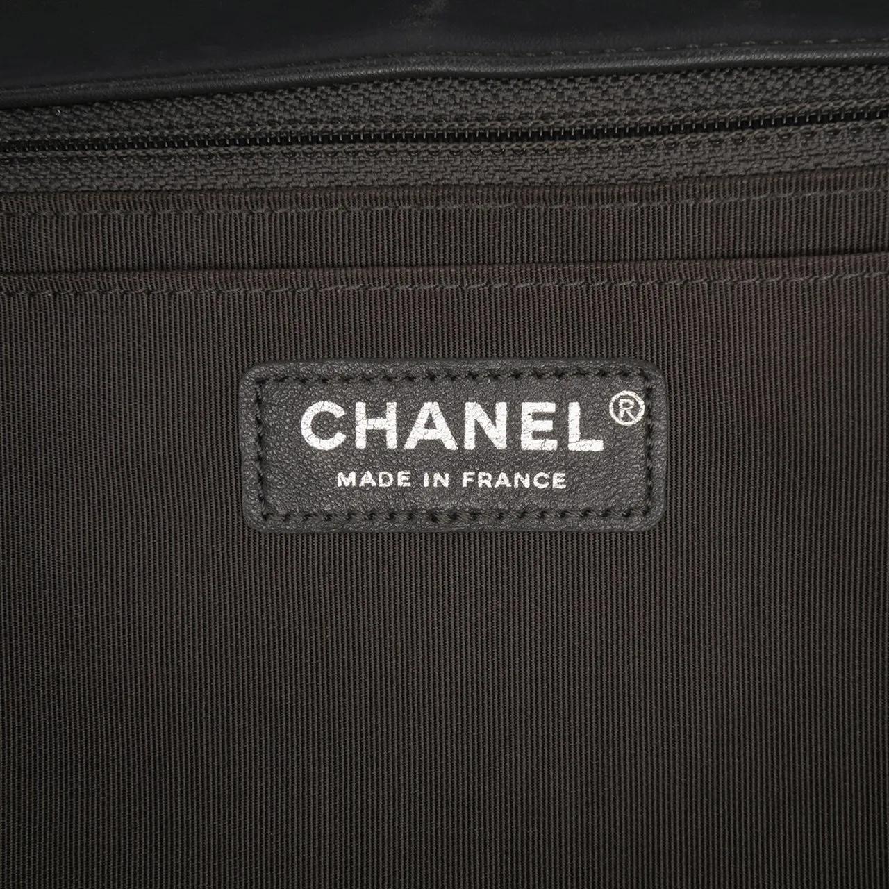 Thumbnail - Chanel Hobo Bags - Paris-Salzburg Jumbo Bicolor Quilted Lambskin Tyro - Gr. unisize - in Grau - für Damen