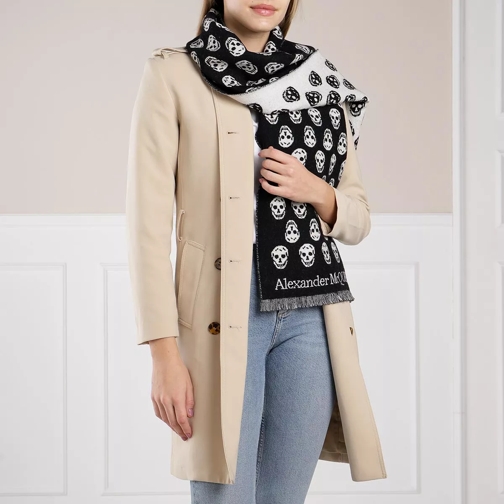 Alexander McQueen Écharpe en laine Skull Scarf Black Ivory (Image 3)