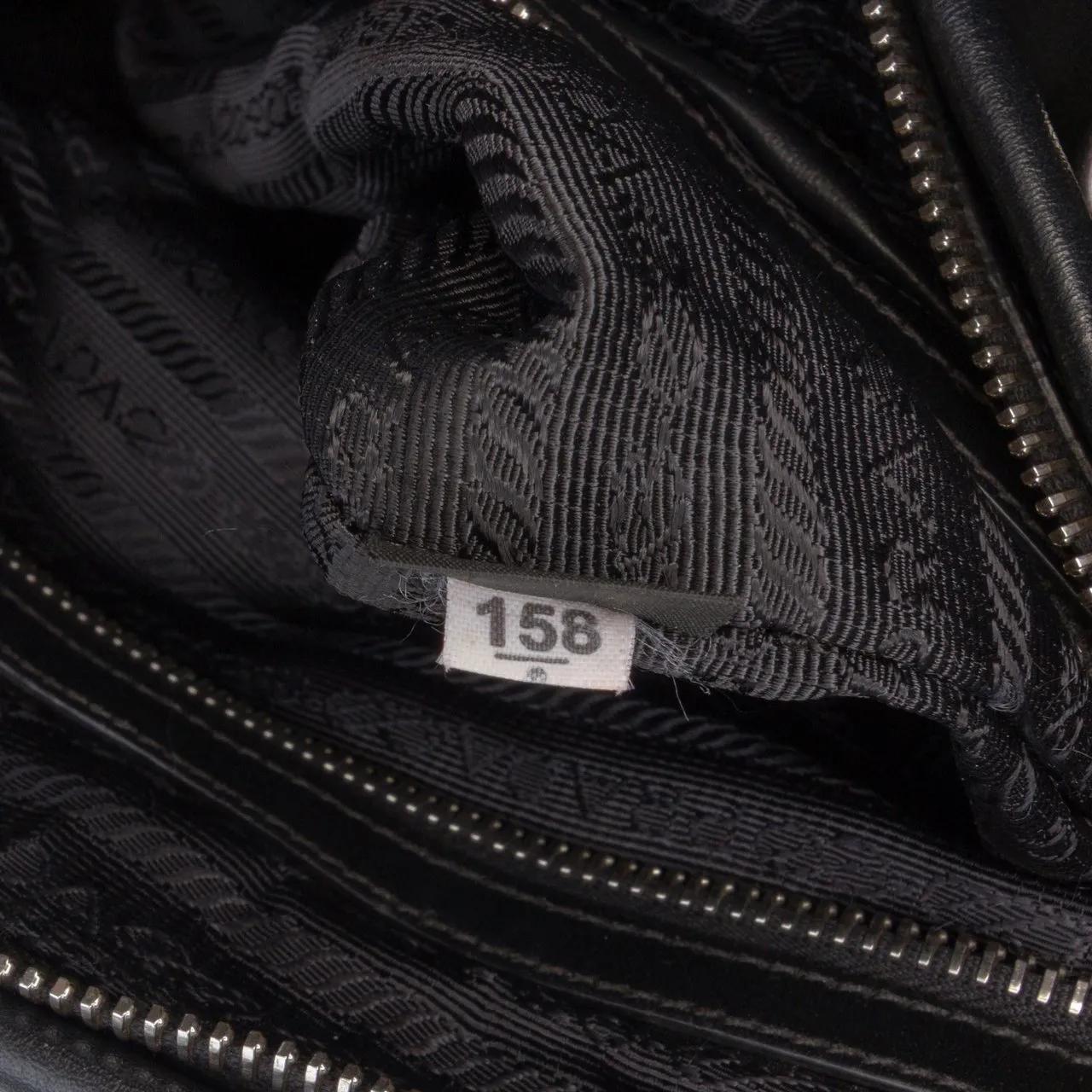 Thumbnail - Prada Hobo Bags - Soft Calf Trimmed Tessuto Zip Top Satchel - Gr. unisize - in Schwarz - für Damen