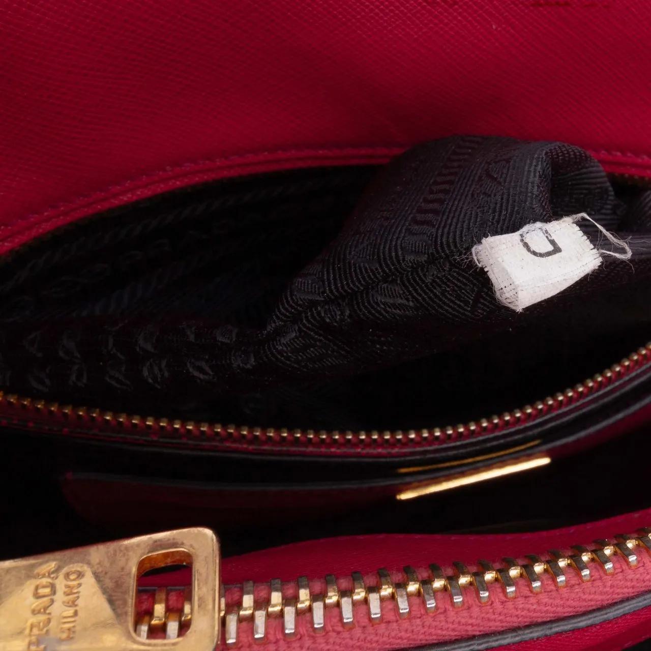 Thumbnail - Prada Hobo Bags - Saffiano Soft Triple Pocket Tote - Gr. unisize - in Gold - für Damen