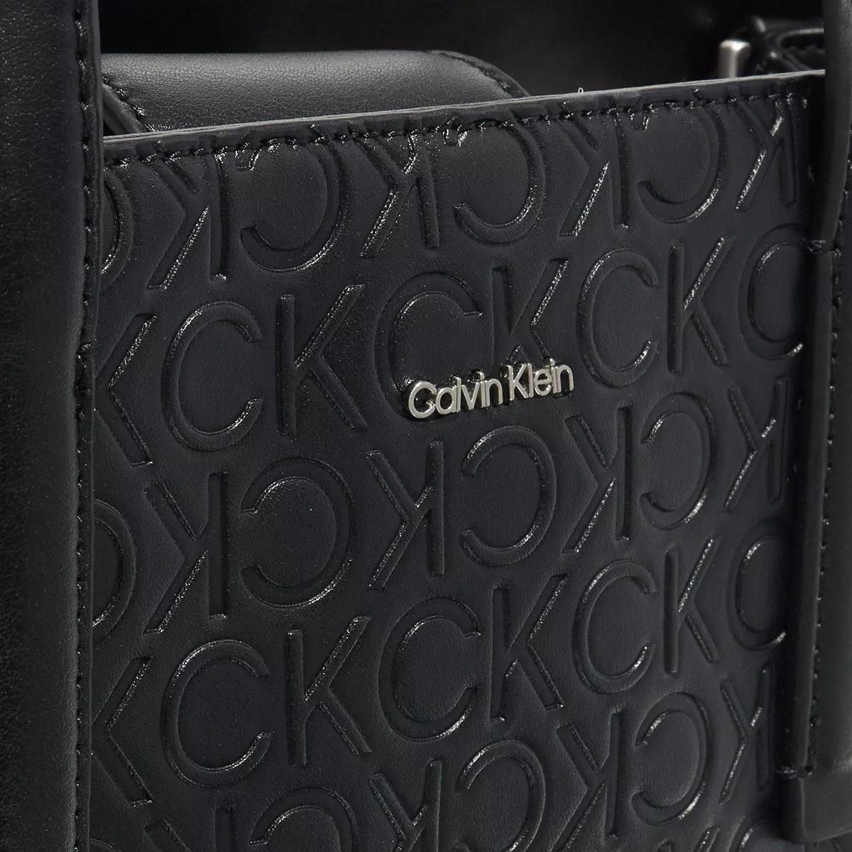 Calvin Klein Totes Ck Must Tote Medium-Emb Mono in zwart