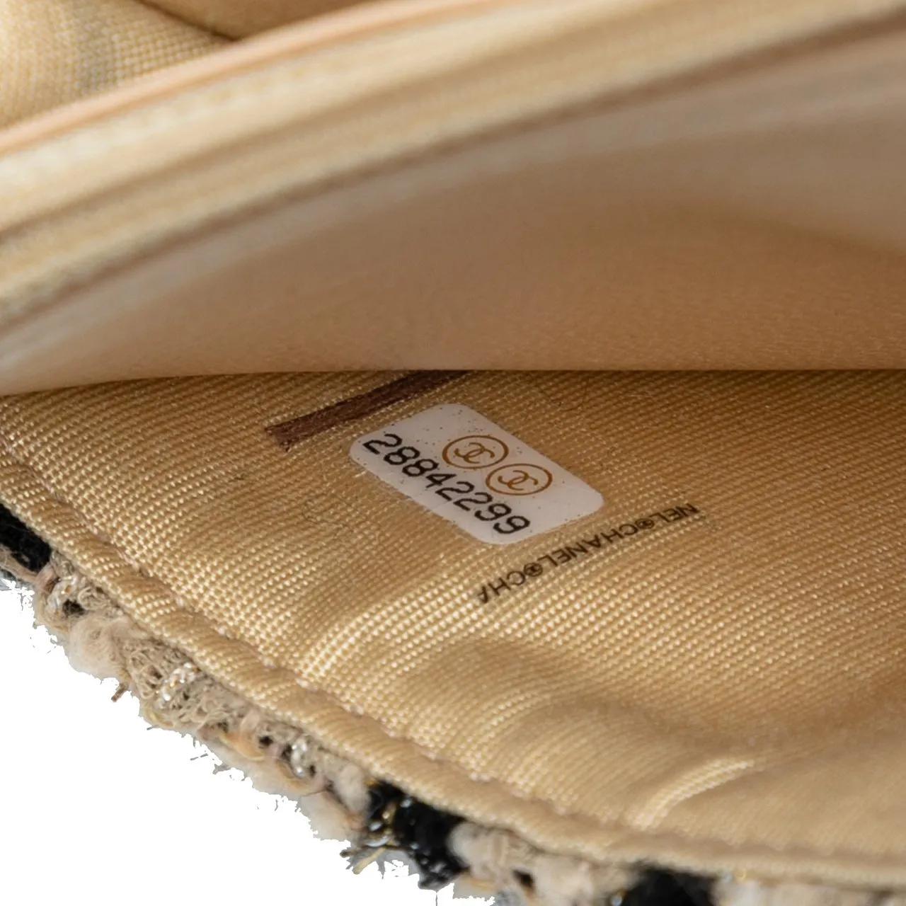 Thumbnail - Chanel Hobo Bags - Houndstooth Tweed 19 Wallet On Chain - Gr. unisize - in Braun - für Damen