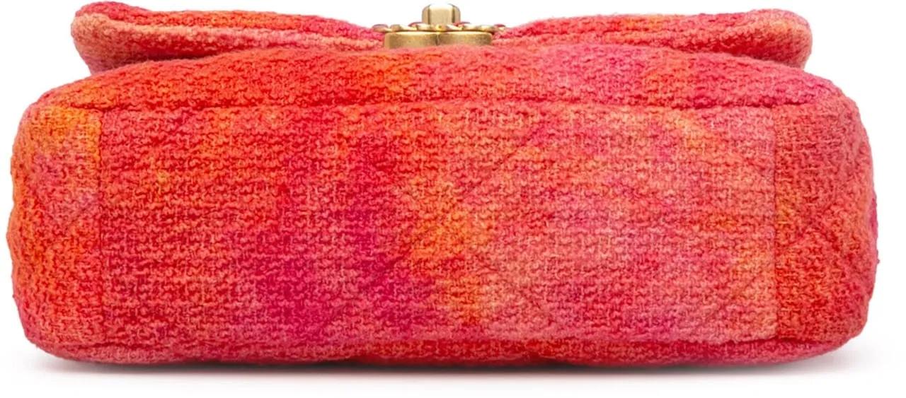 Chanel Hobo bags Medium Tweed 19 Flap in poeder roze