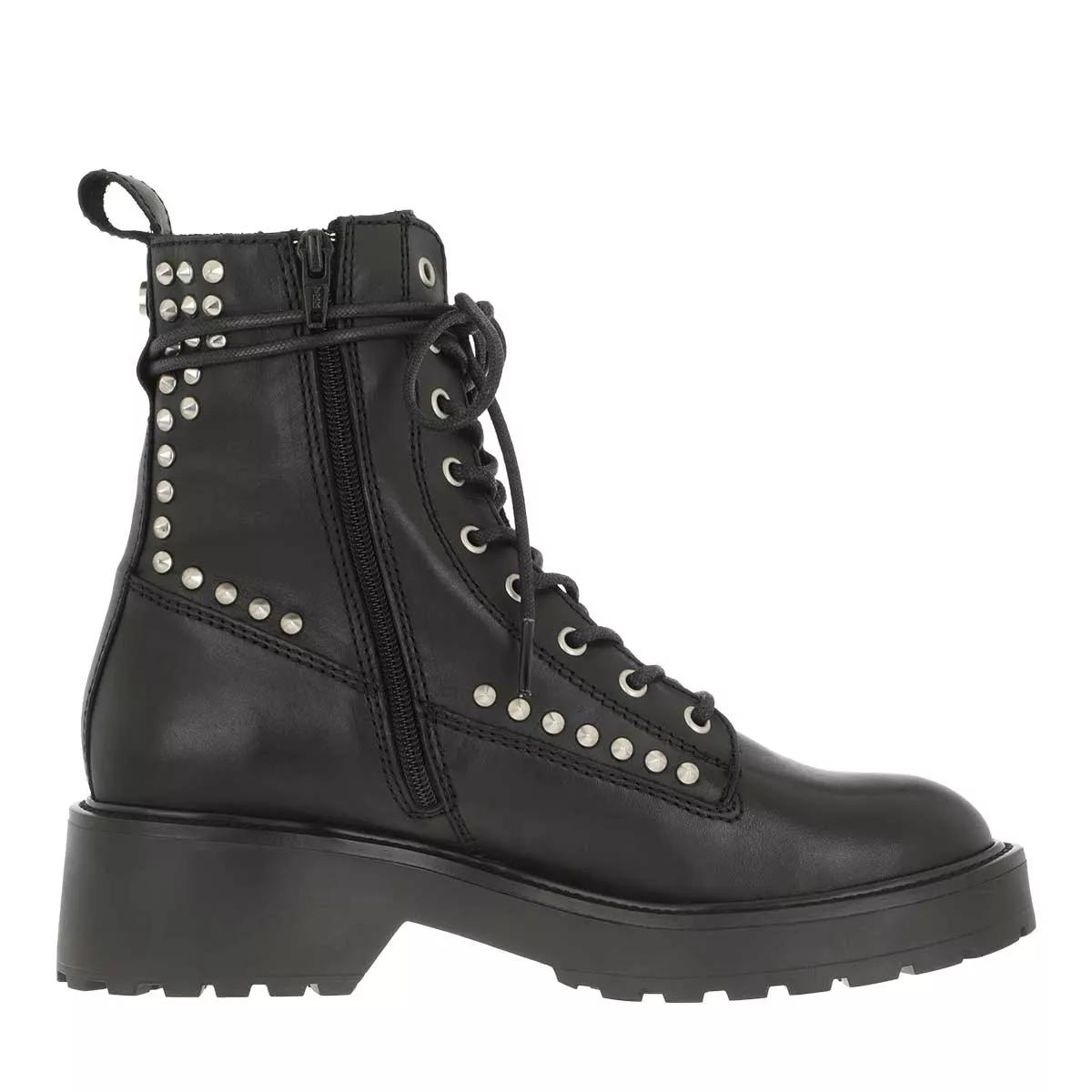 Steve madden hot sale boots studs