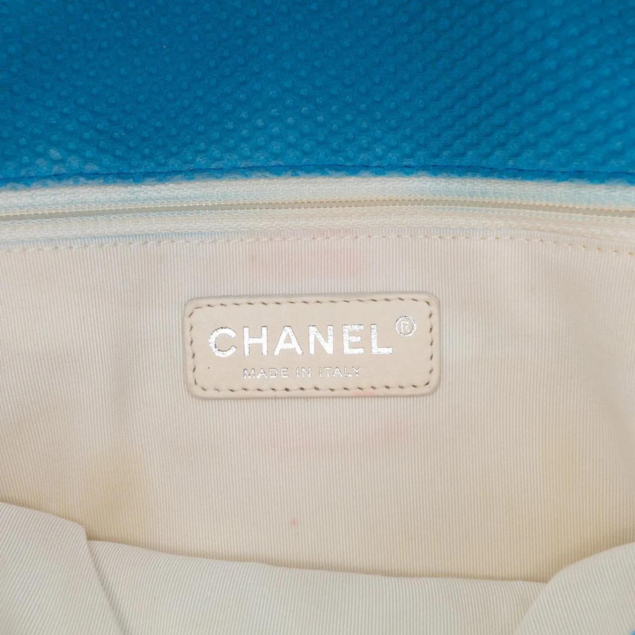 Thumbnail - Chanel Hobo Bags - Medium Quilted Perforated Jersey Single Flap - Gr. unisize - in Blau - für Damen