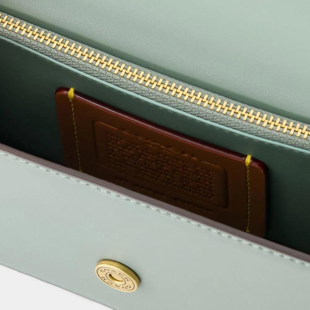 Coach Hobo bags Essential Long Crossbody Leather Green in groen