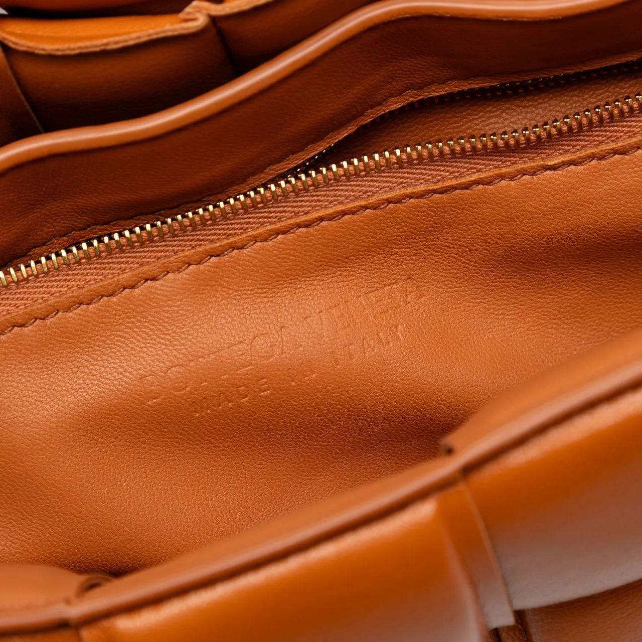 Thumbnail - Bottega Veneta Hobo Bags - Nappa Intrecciato Padded Cassette Crossbody - Gr. unisize - in Orange - für Damen