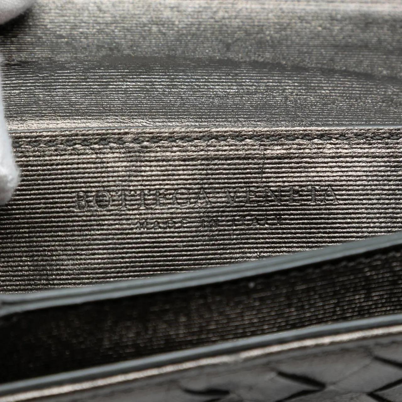 Thumbnail - Bottega Veneta Hobo Bags - Mini Metallic Nappa Intrecciato Chain Flap Crossbo - Gr. unisize - in Grau - für Damen