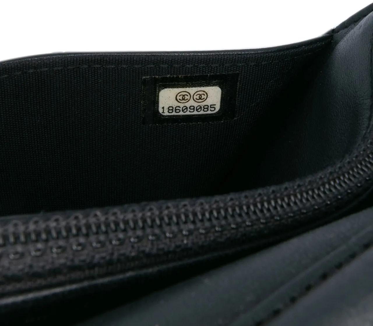 Thumbnail - Chanel Hobo Bags - CC Embossed Lambskin Wallet on Chain - Gr. unisize - in Schwarz - für Damen