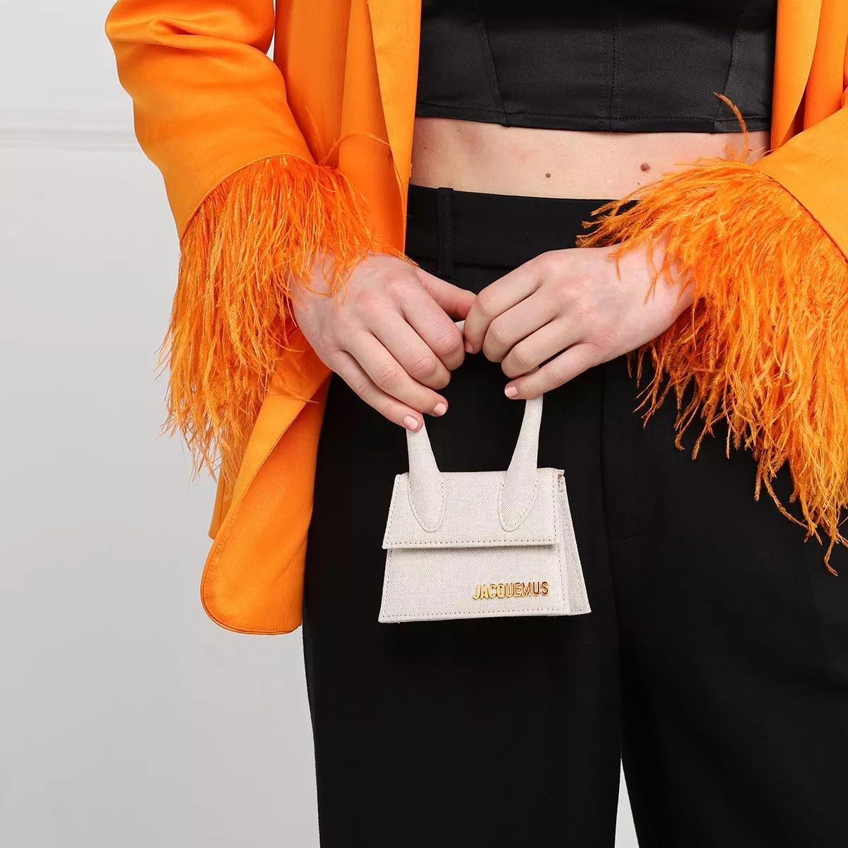 Le tout petit petit sac de Jacquemus peut être utile