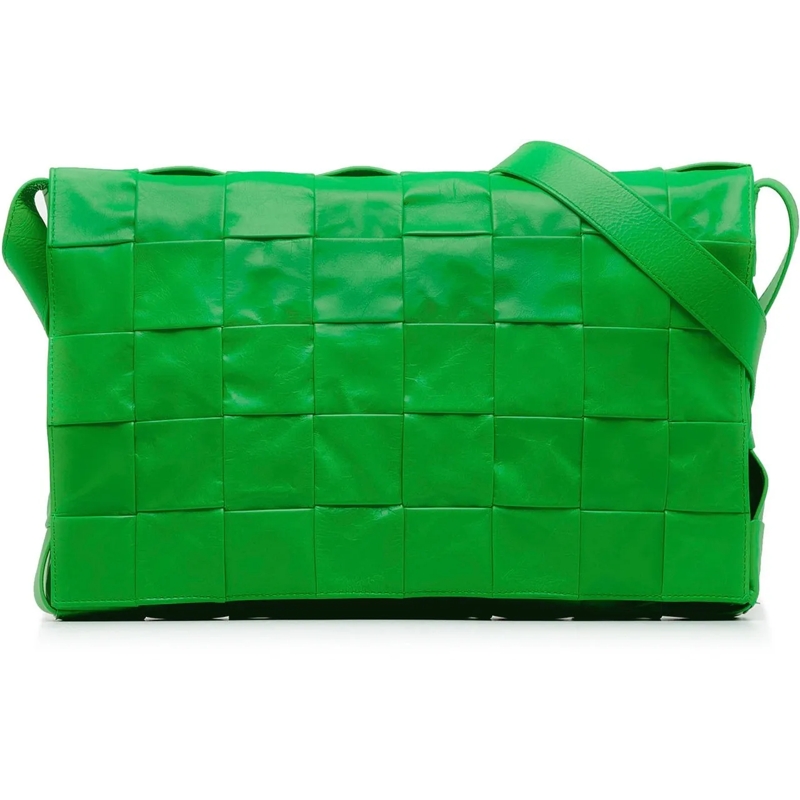 Bottega Veneta Schultertasche Maxi Paper Calfskin Intrecciato Cassette Crossbody grün