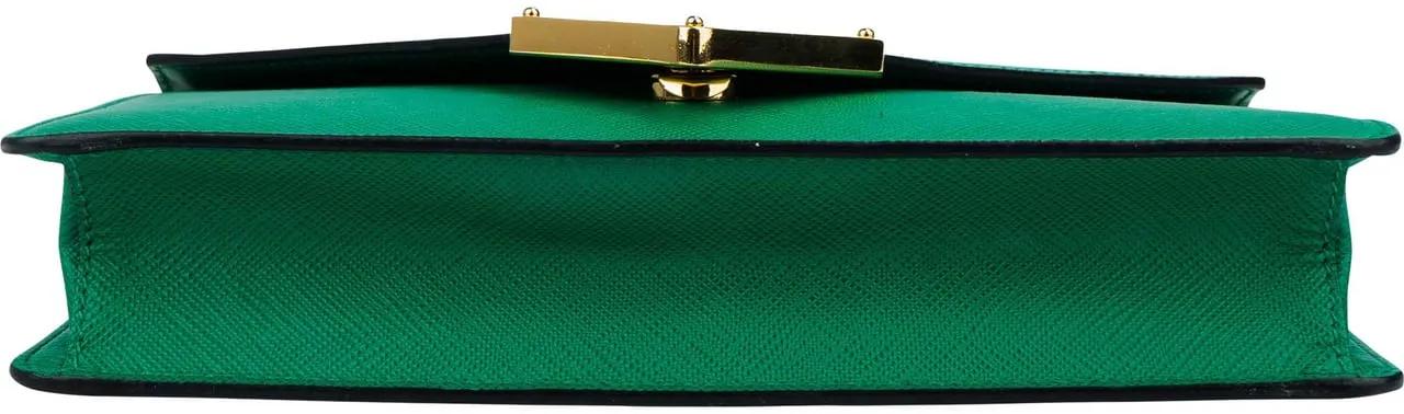 Thumbnail - Prada Crossbody Bags - Prada Green Saffiano Leather Big Triangle Crossbod - Gr. unisize - in Grün - für Damen