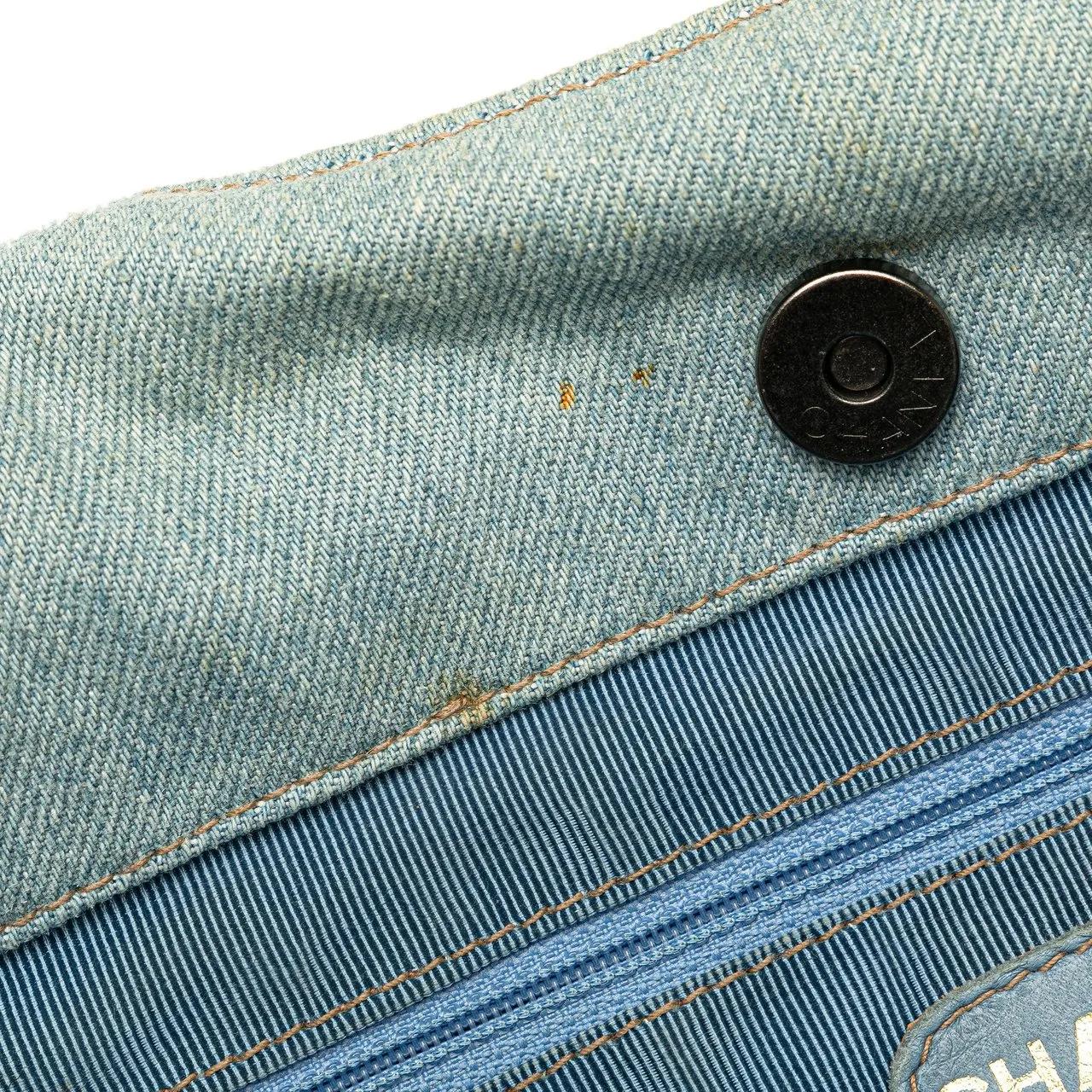 Chanel Crossbody bags 1996-1997 CC Denim Tortoise Handle Tote in blauw