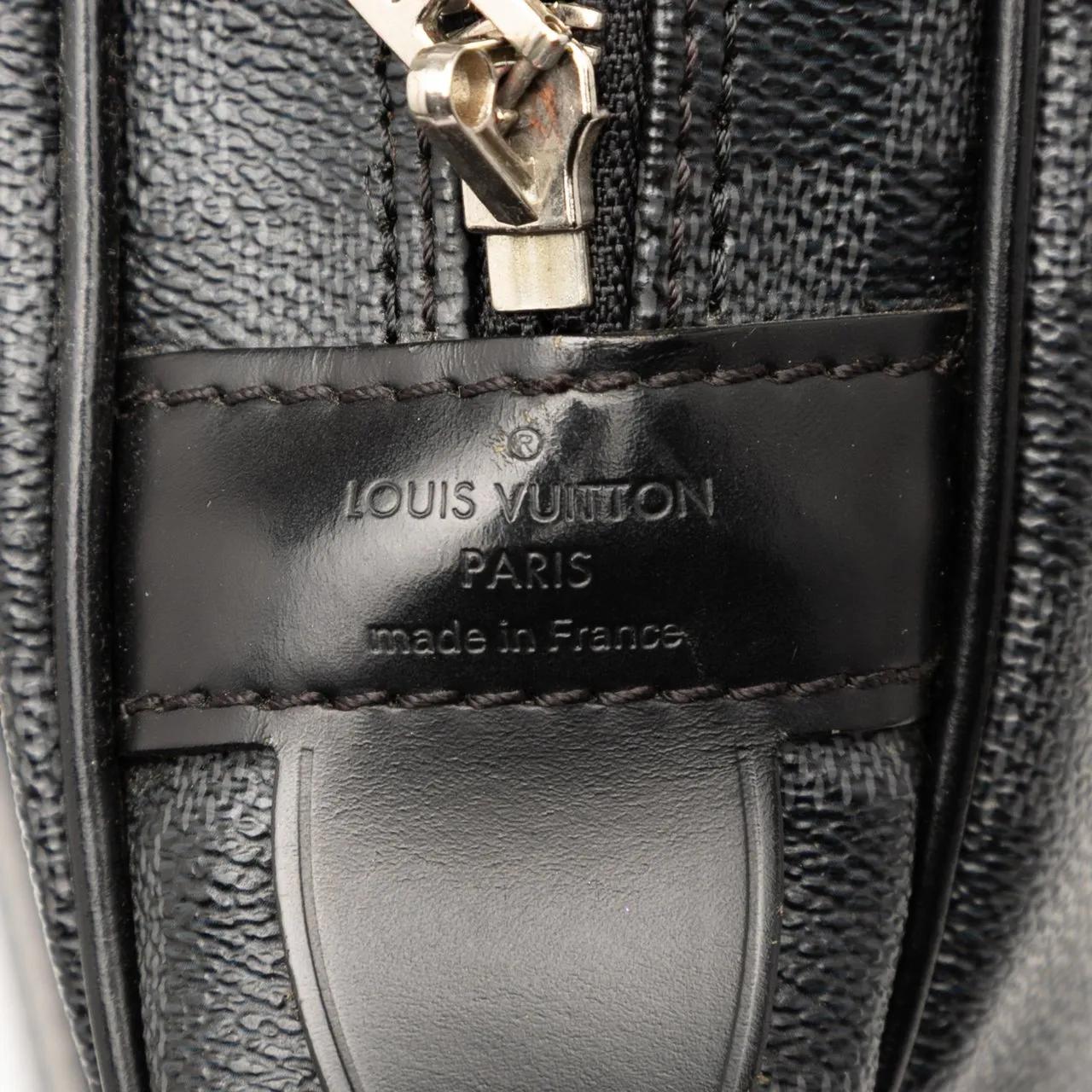 Thumbnail - Louis Vuitton Crossbody Bags - Damier Graphite Porte Documents Voyage PM - Gr. unisize - in Schwarz - für Damen