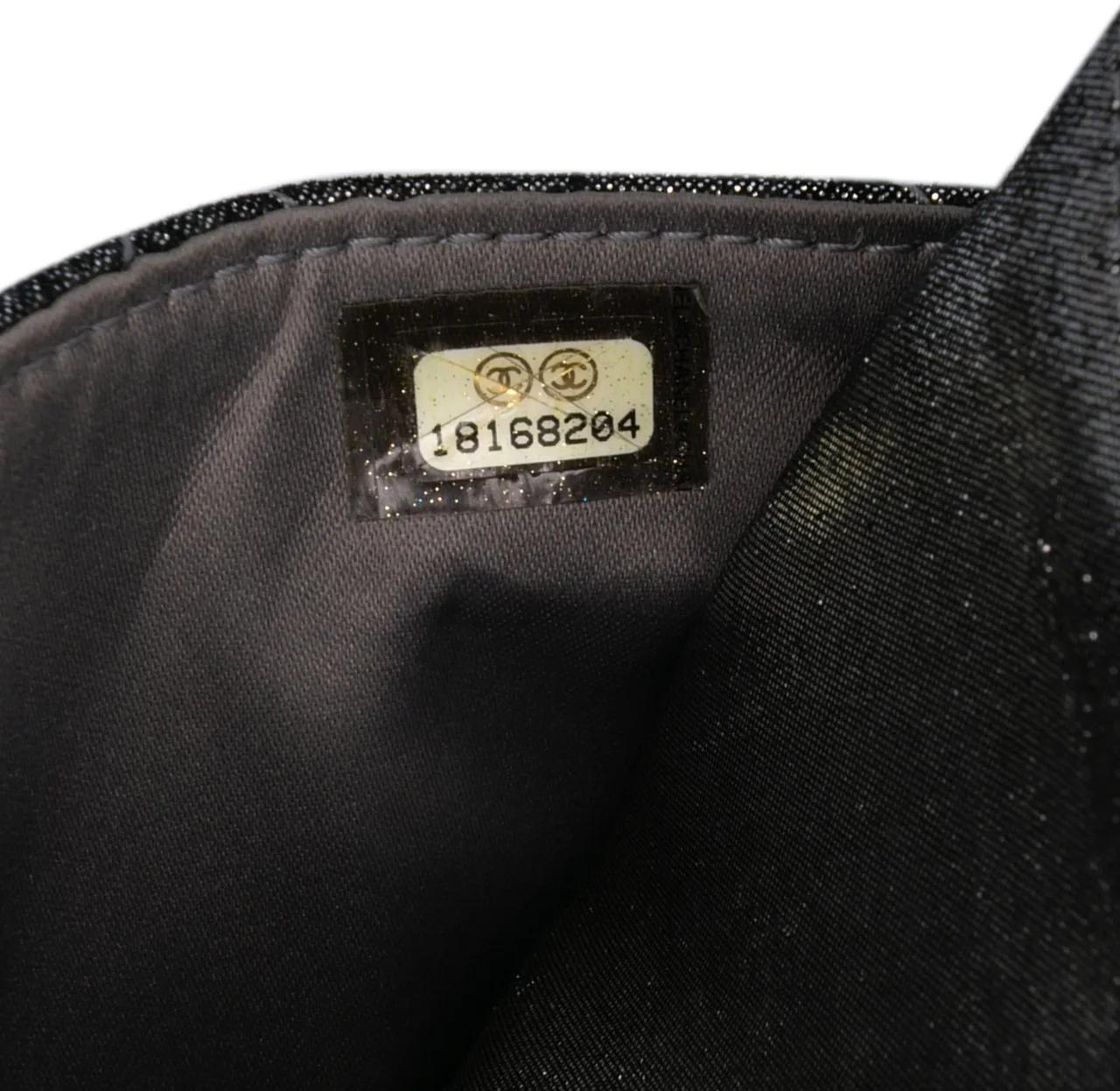 Thumbnail - Chanel Hobo Bags - Quilted Iridescent Lambskin Tartan Button Wallet O - Gr. unisize - in Silber - für Damen