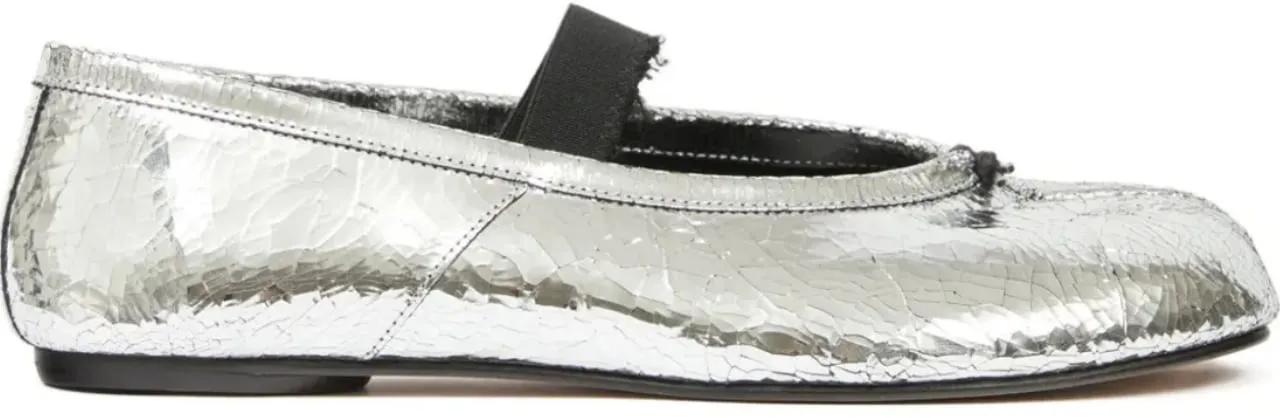 Maison Margiela Ballerinas - Tabi Ballerina Flat Elastic Band Broken Mirror/ela - Gr. 38 (EU) - in Silber - für Damen