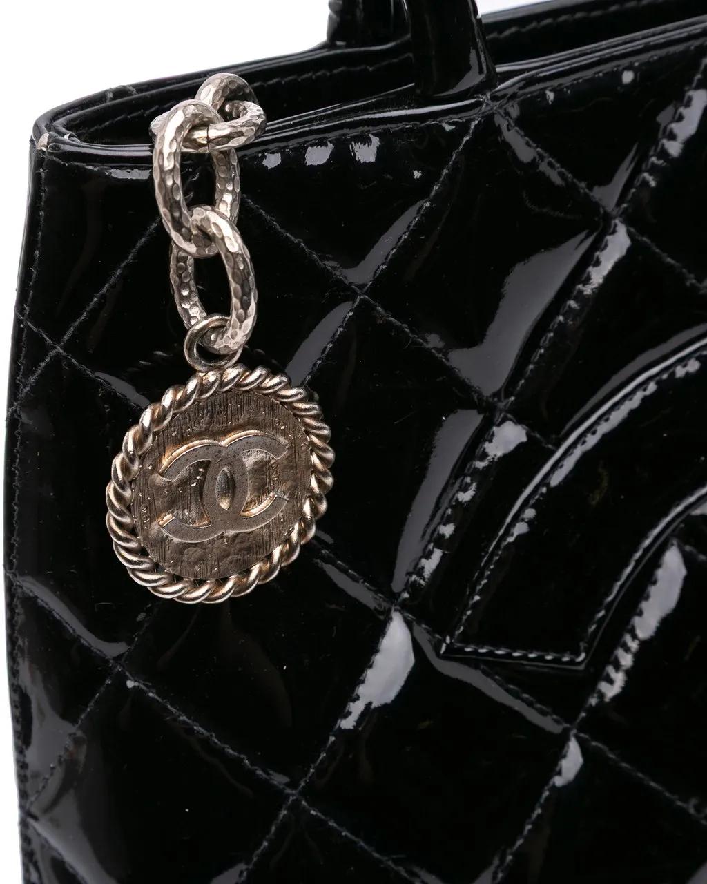 Thumbnail - Chanel Shopper - Patent Medallion Tote - Gr. unisize - in Schwarz - für Damen