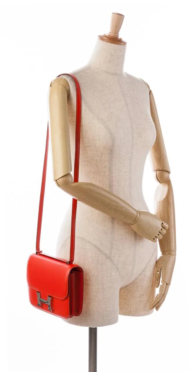 Hermès Hobo bags Mini Tadelakt Constance 18 in rood