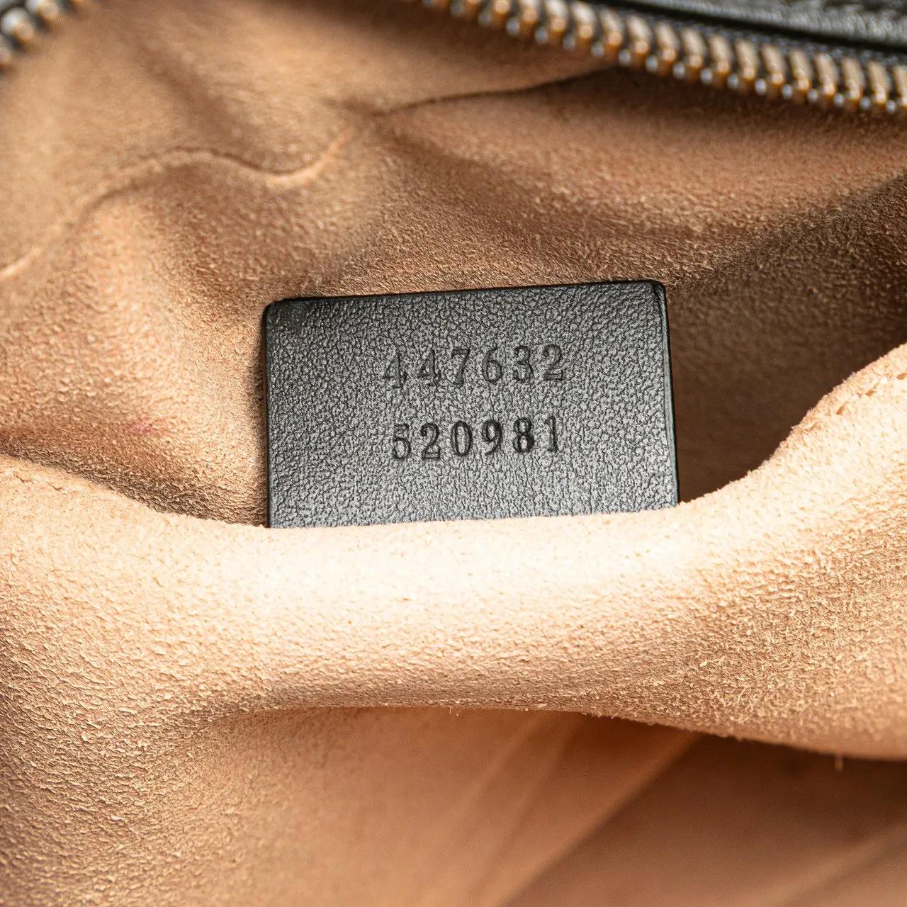 Thumbnail - Gucci Hobo Bags - Small GG Marmont Matelasse Leather Crossbody - Gr. unisize - in Schwarz - für Damen