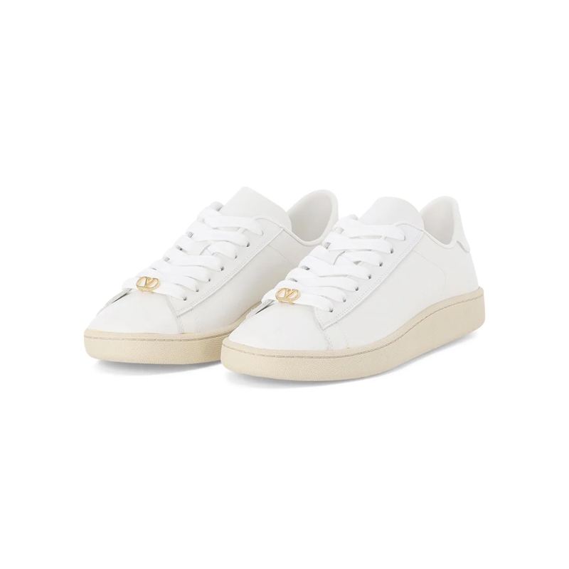 Valentino Garavani Schnürschuhe Low-Top Sneakers With Textured Sole And Chic Accen White(Image 2)