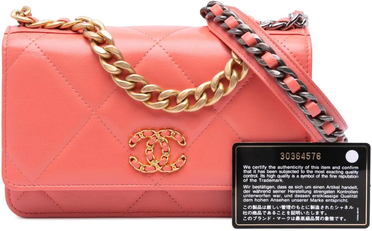 Thumbnail - Chanel Hobo Bags - Quilted Lambskin 19 Wallet on Chain - Gr. unisize - in Gold - für Damen