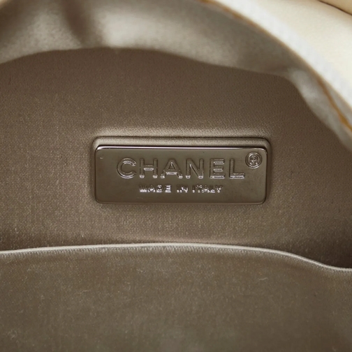 Chanel Sac à bandoulière 2010 CC Crystal Embellished Faux Fur Round Crossbo weiß (Image 21)