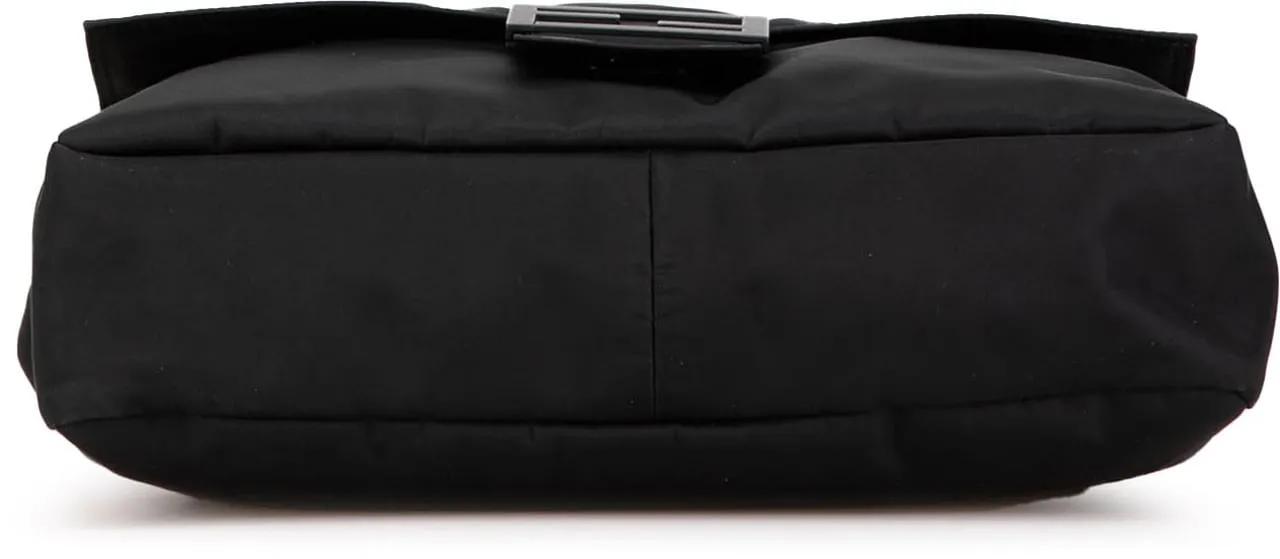 Fendi Shoppers Nylon Baguette Messenger Bag in zwart