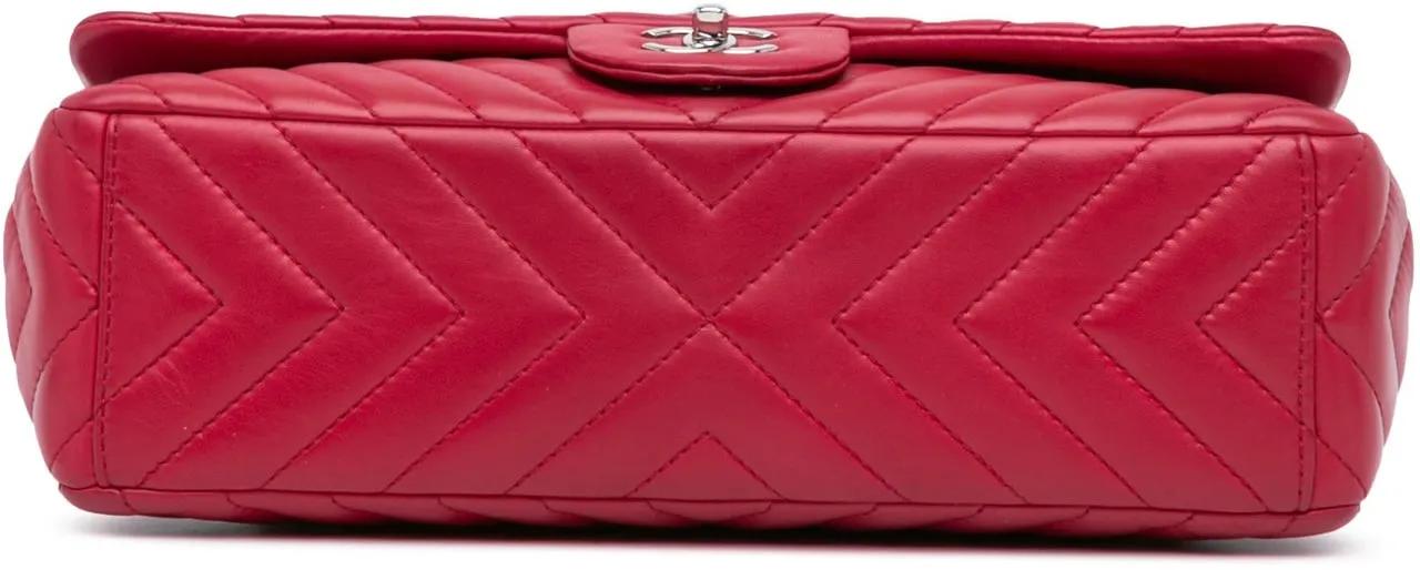 Chanel Shoppers Maxi Classic Chevron Lambskin Single Flap in poeder roze