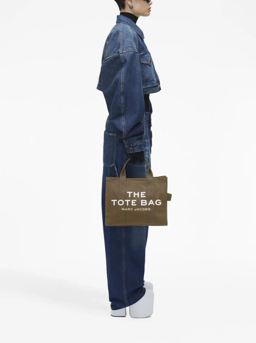Marc Jacobs Shoppers & Totes Slate Green Canvas Tote Bag With Logo Print in groen