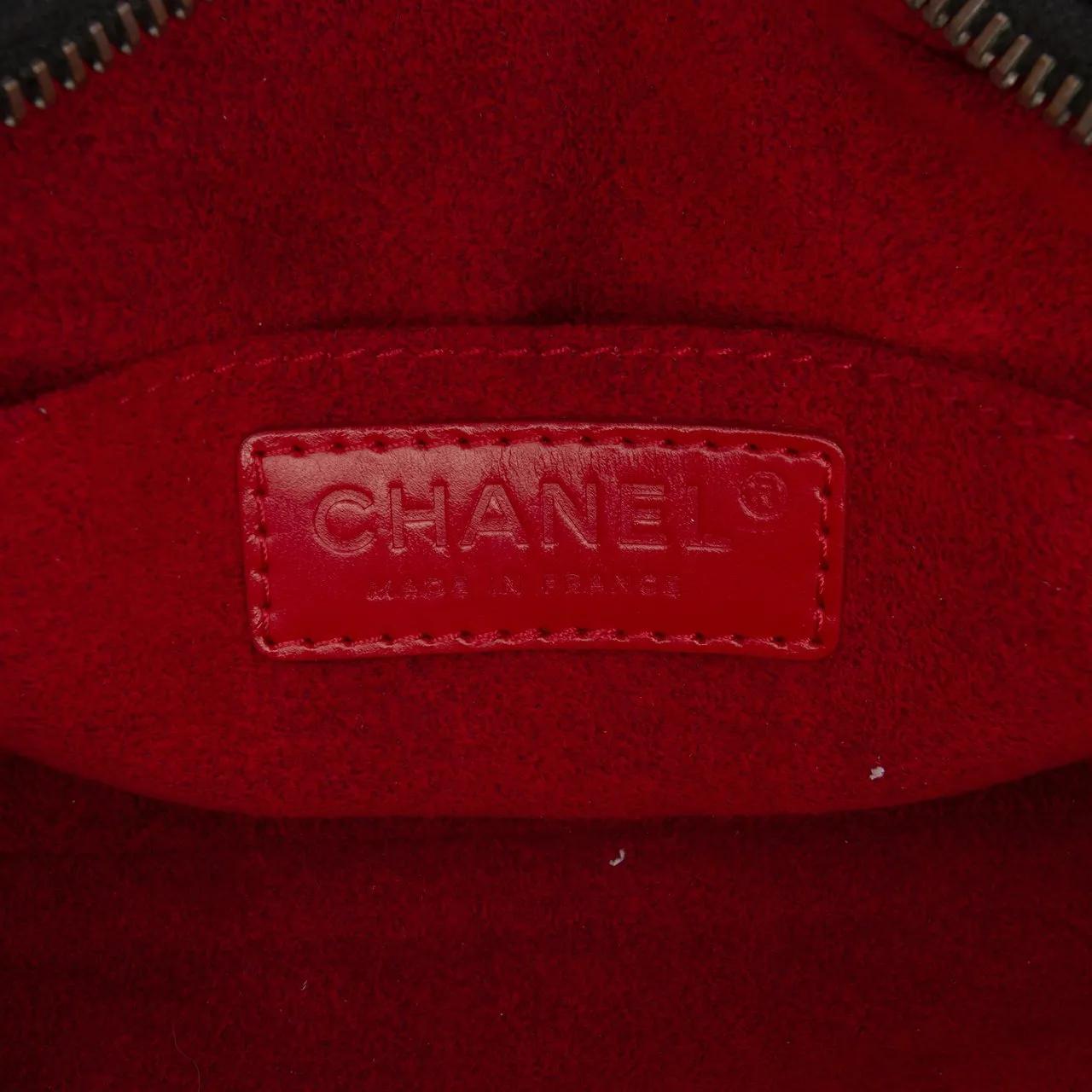 Thumbnail - Chanel Hobo Bags - CC Chocolate Bar Patent Shoulder Bag - Gr. unisize - in Schwarz - für Damen