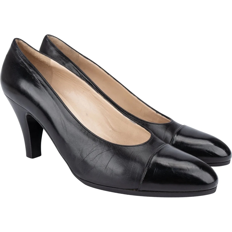 Chanel Pumps Chanel Classic Noir Leather Heels (36) schwarz