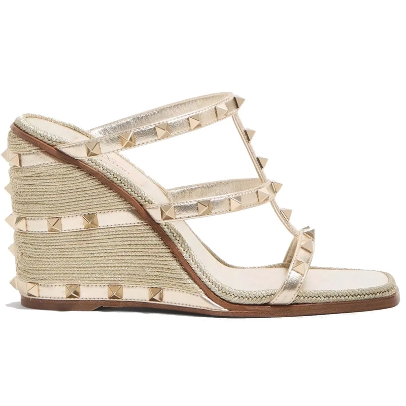 Valentino Garavani T-Shirt Valentino Garavani Rockstud Wedge Mules gold