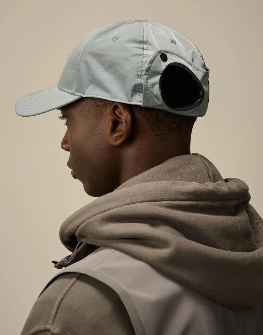 Thumbnail - CP Company Caps & Mützen - Chrome-r Goggle Logo Baseball Cap - Gr. M - in Grau - für Damen