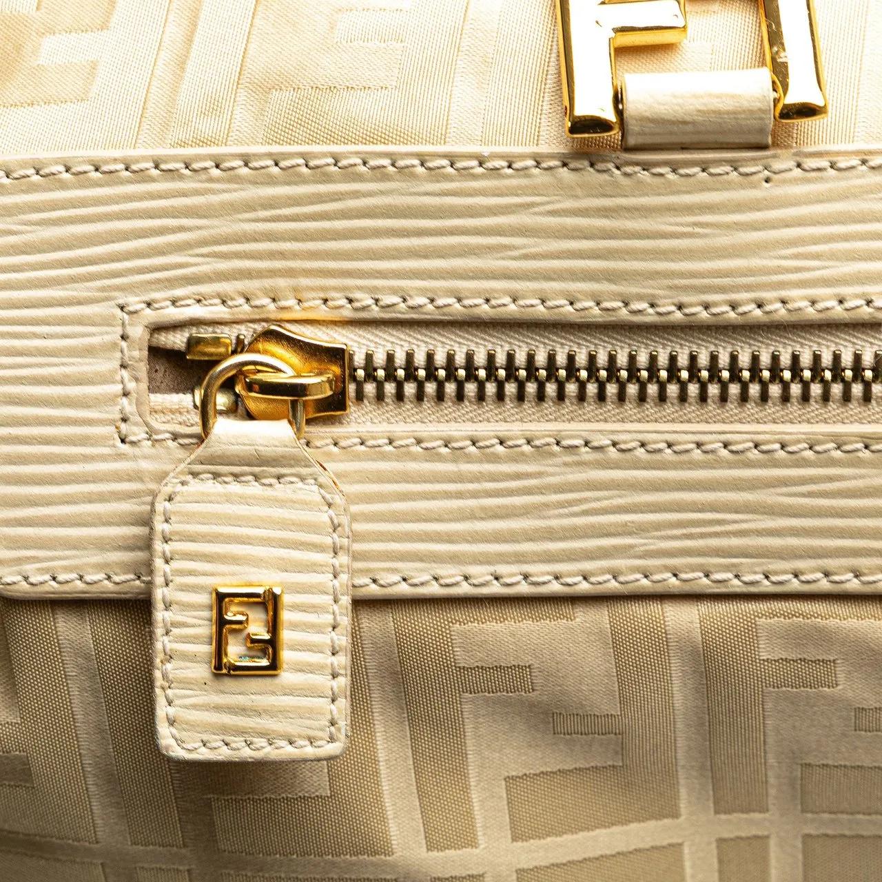 Fendi Weekender 2000-2010 Zucca Nylon Travel Bag in bruin