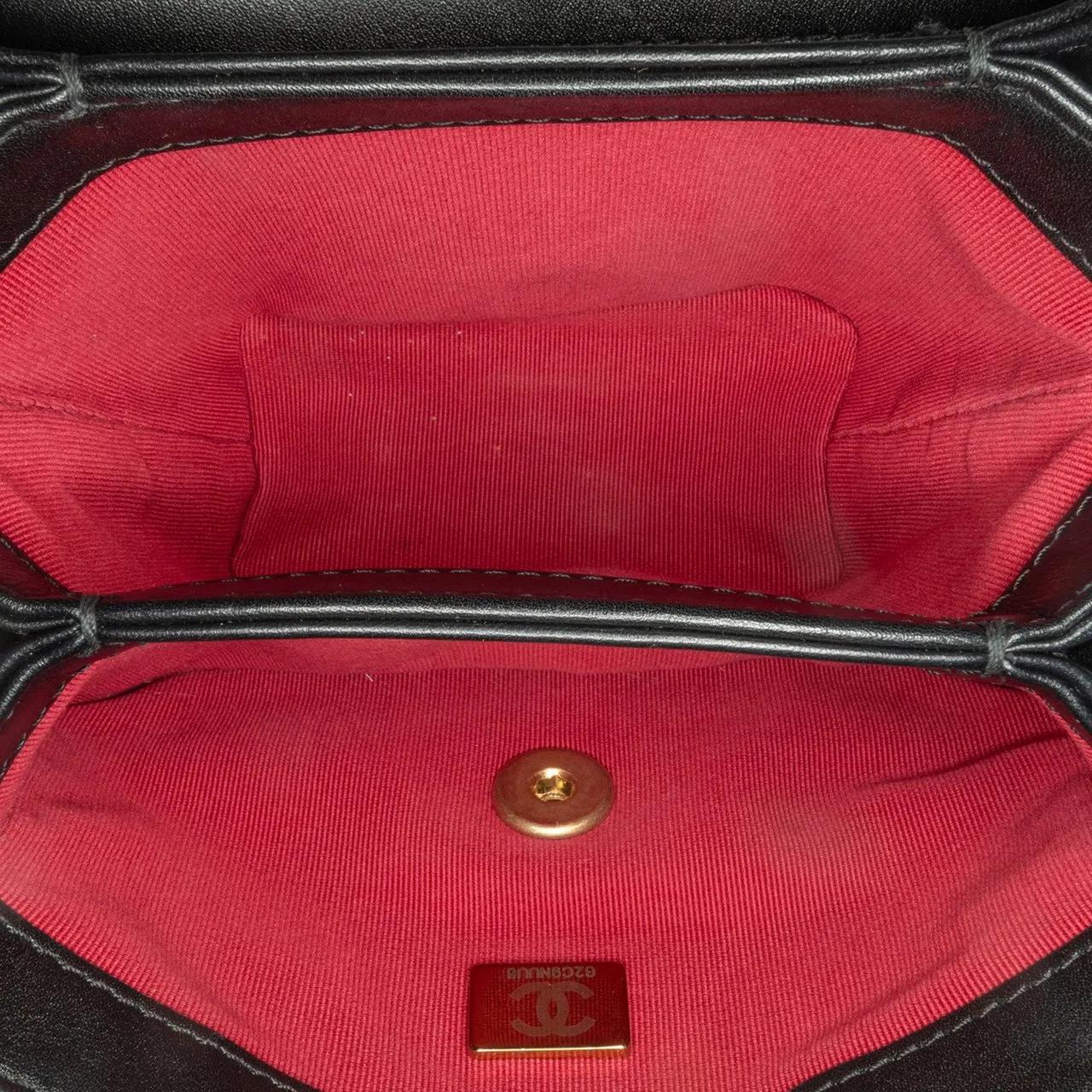 Chanel Hobo bags 2021-2023 Quilted Calfskin Pearl Jewel Chain Flap in zwart