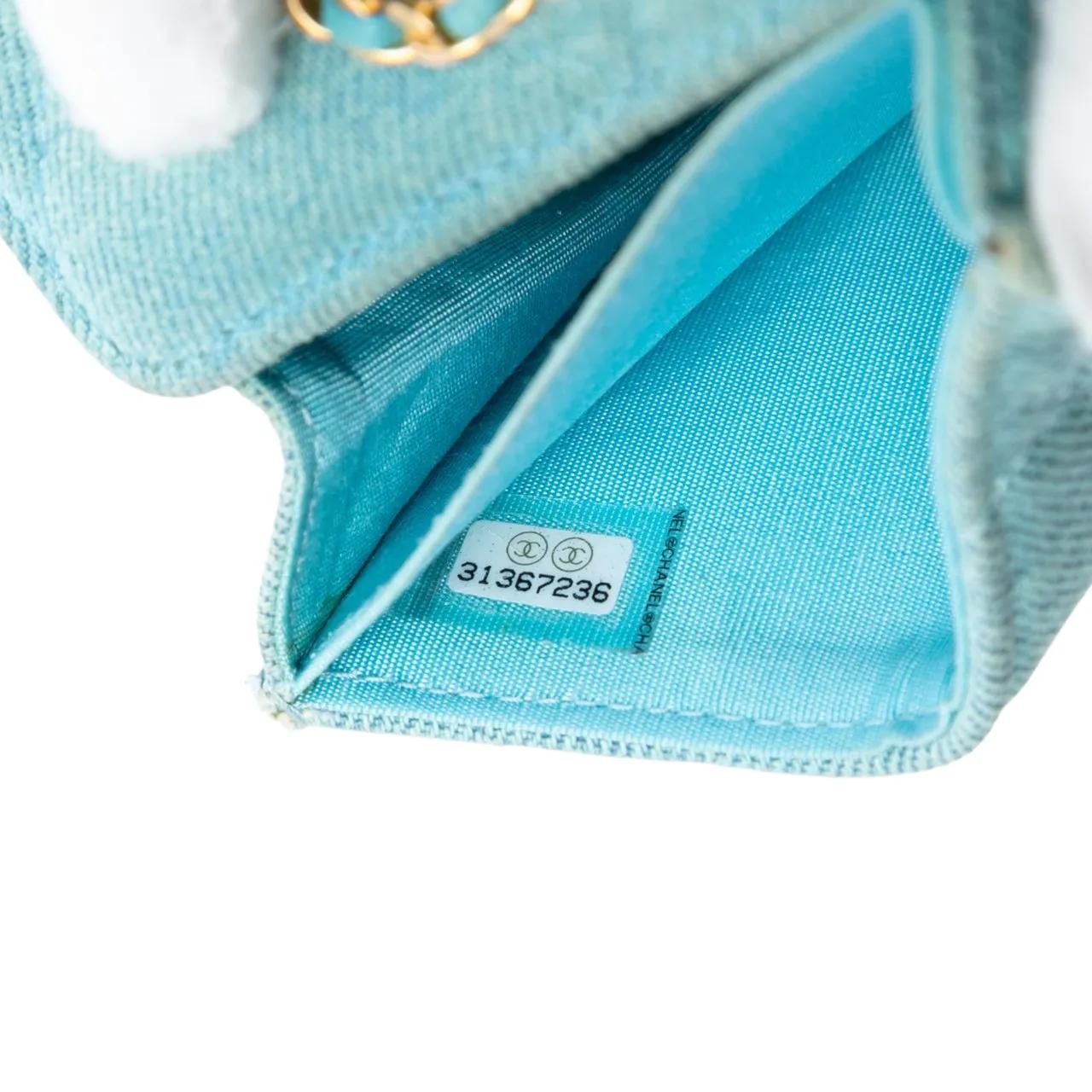 Thumbnail - Chanel Hobo Bags - Quilted Denim 19 Card Holder with Chain - Gr. unisize - in Blau - für Damen