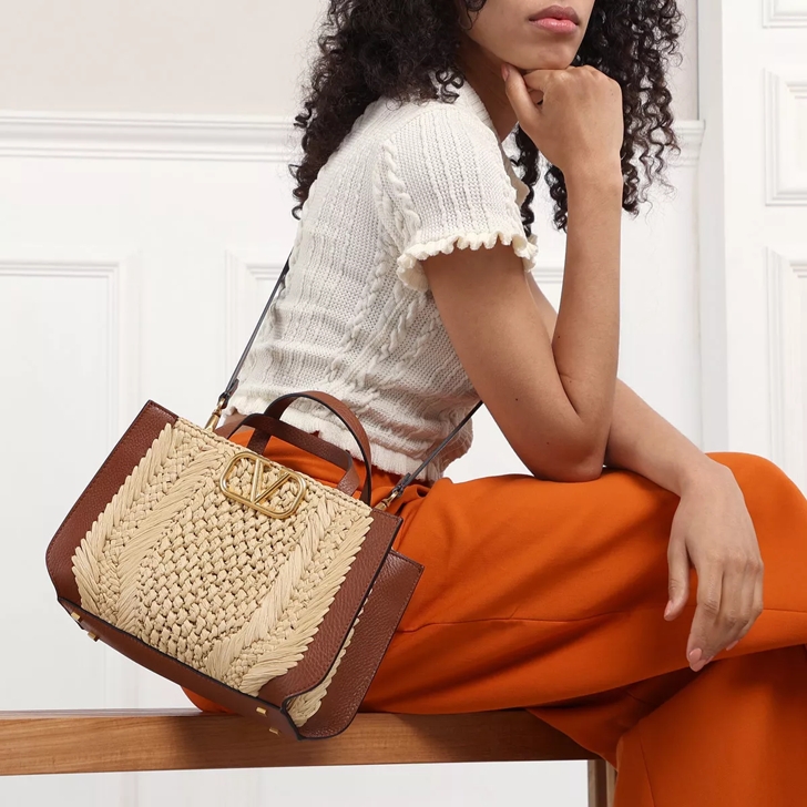 V Logo Signature Leather And Raffia Tote Bag in Beige - Valentino Garavani