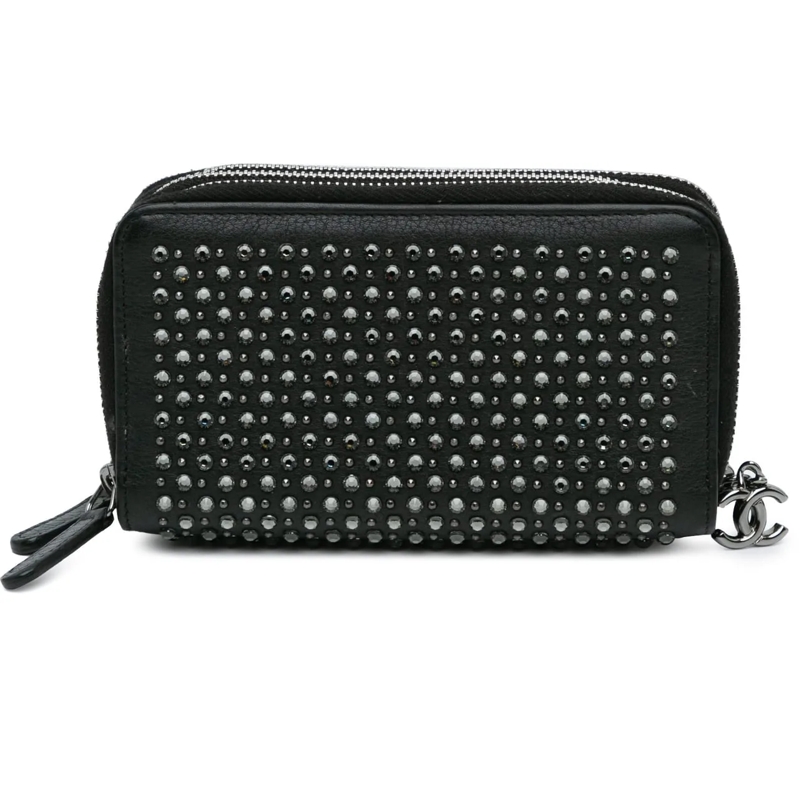 Chanel Porte-cartes Bull Leather Studded Zip Wallet schwarz