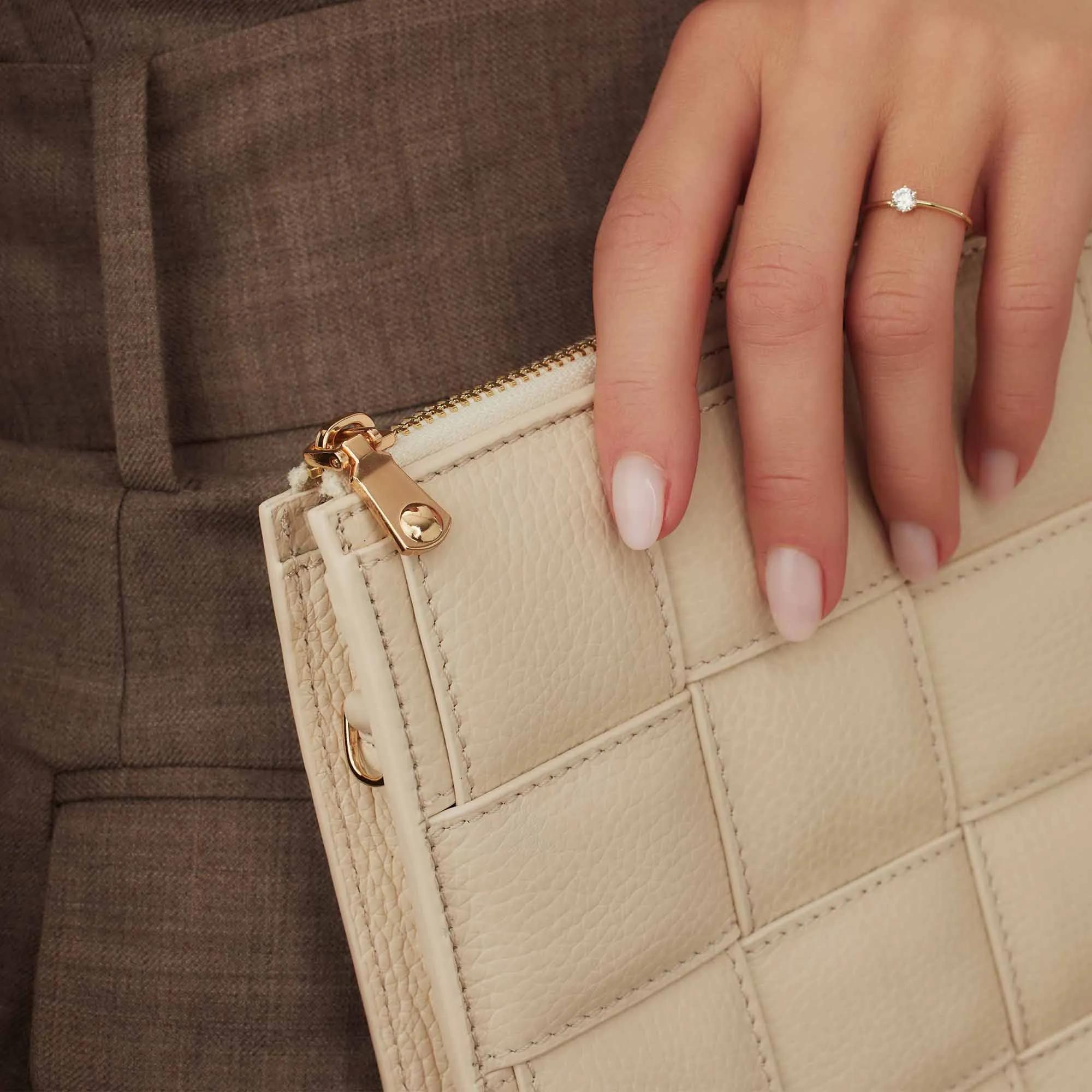 Thumbnail - Isabel Bernard Laptoptaschen - Honoré Cosette me Laptop Hülle - Gr. unisize - in Beige - für Damen