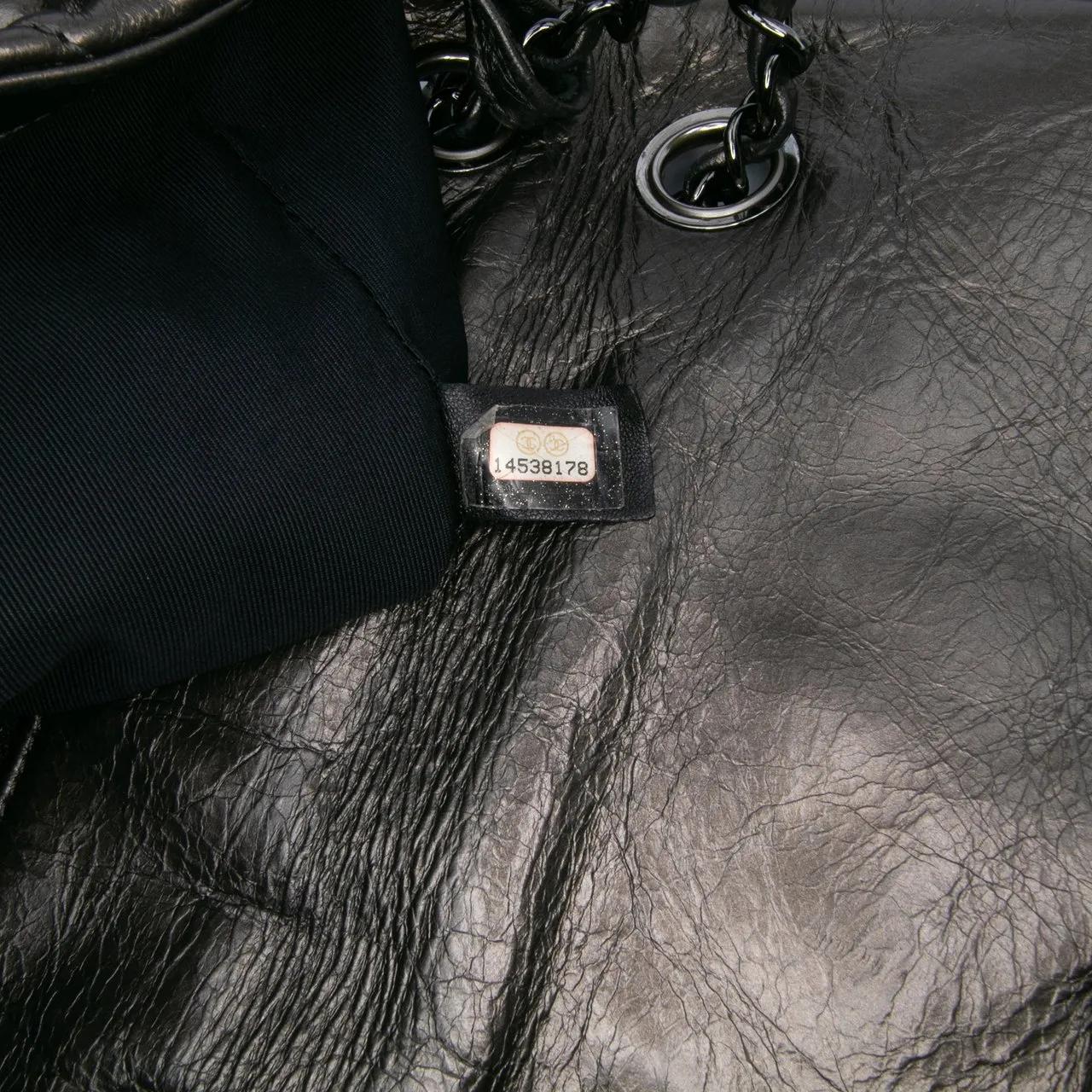 Thumbnail - Chanel Hobo Bags - Medium Quilted Metallic Aged Calfskin Chain Me Fla - Gr. unisize - in Grau - für Damen