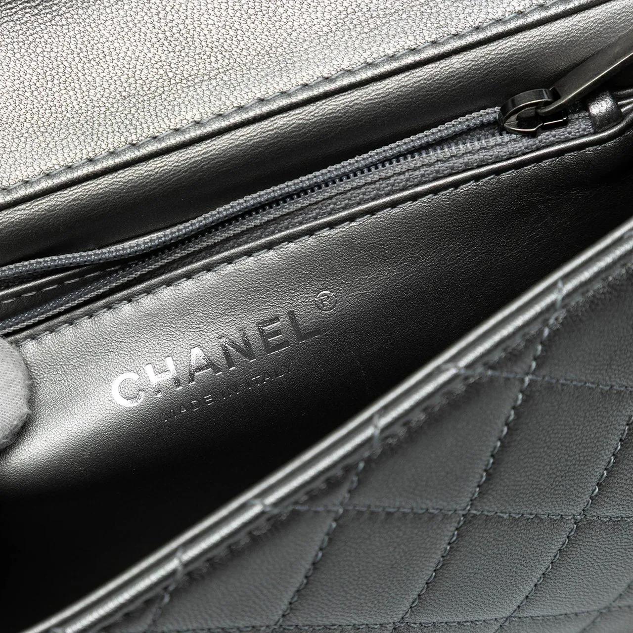 Thumbnail - Chanel Hobo Bags - Medium Quilted Metallic Goatskin Chic Pearls Flap - Gr. unisize - in Silber - für Damen